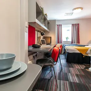 Student Only - Clarendon Street In Apartment