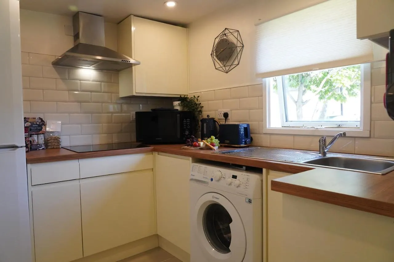 Cosy 1 Bed Garden Lodge Close To Nottingham City Centre - Free Parking & Wifi