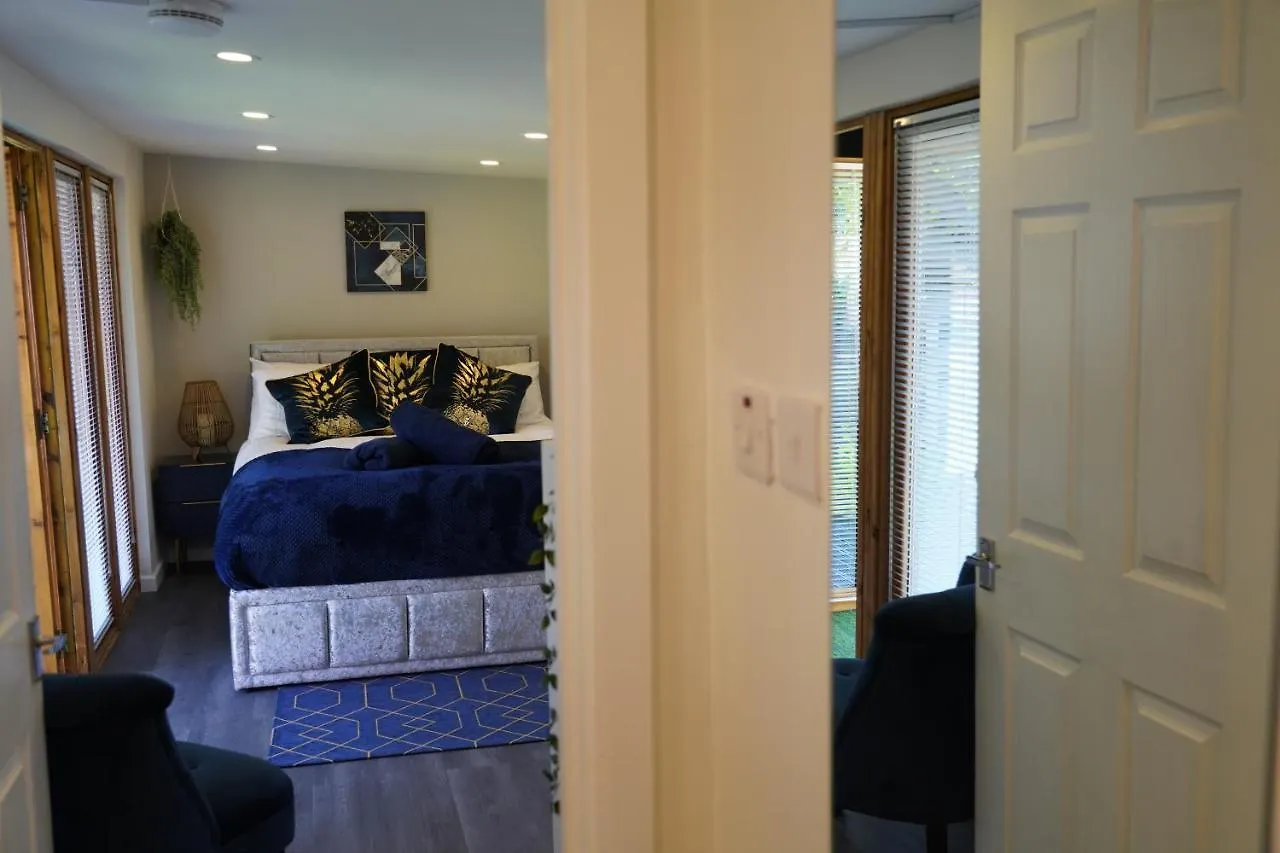 Cosy 1 Bed Garden Lodge Close To Nottingham City Centre - Free Parking & Wifi