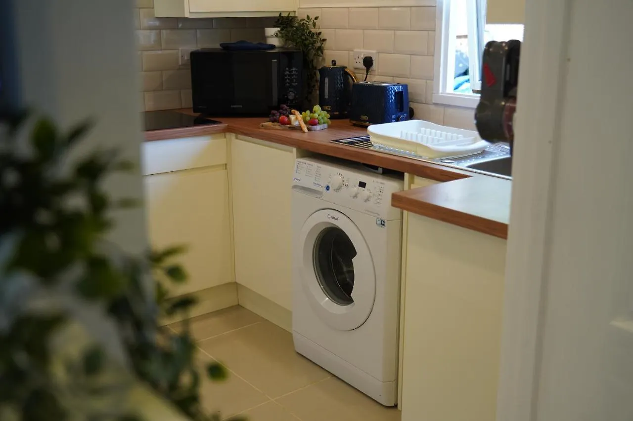 Cosy 1 Bed Garden Lodge Close To Nottingham City Centre - Free Parking & Wifi Apartment