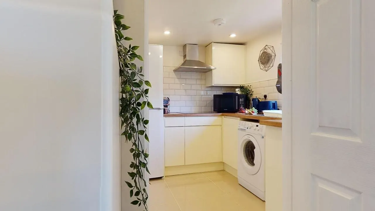 Cosy 1 Bed Garden Lodge Close To Nottingham City Centre - Free Parking & Wifi Apartment