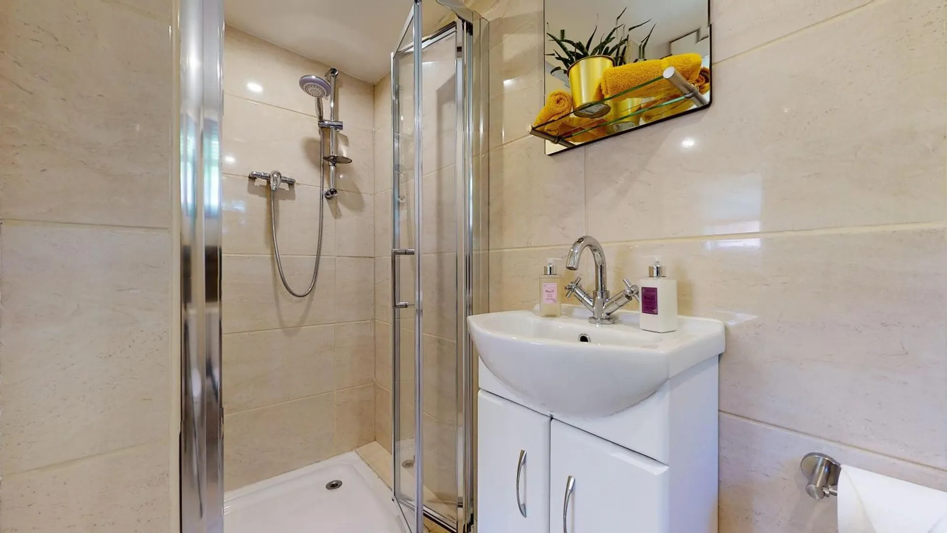 Cosy 1 Bed Garden Lodge Close To Nottingham City Centre - Free Parking & Wifi 0*,  United Kingdom